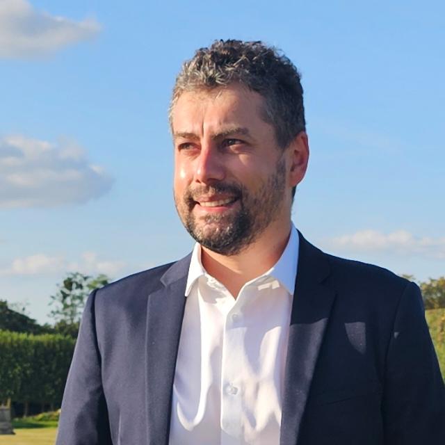 Alexis Charrier - Coach & Expert en développement personnel et amour